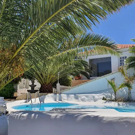 Adriano بيت للعطل